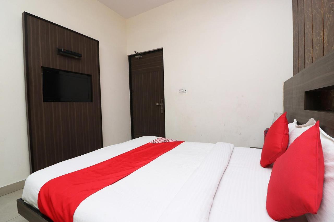 نيودلهي Oyo 18753 Hotel Glance Inn المظهر الخارجي الصورة