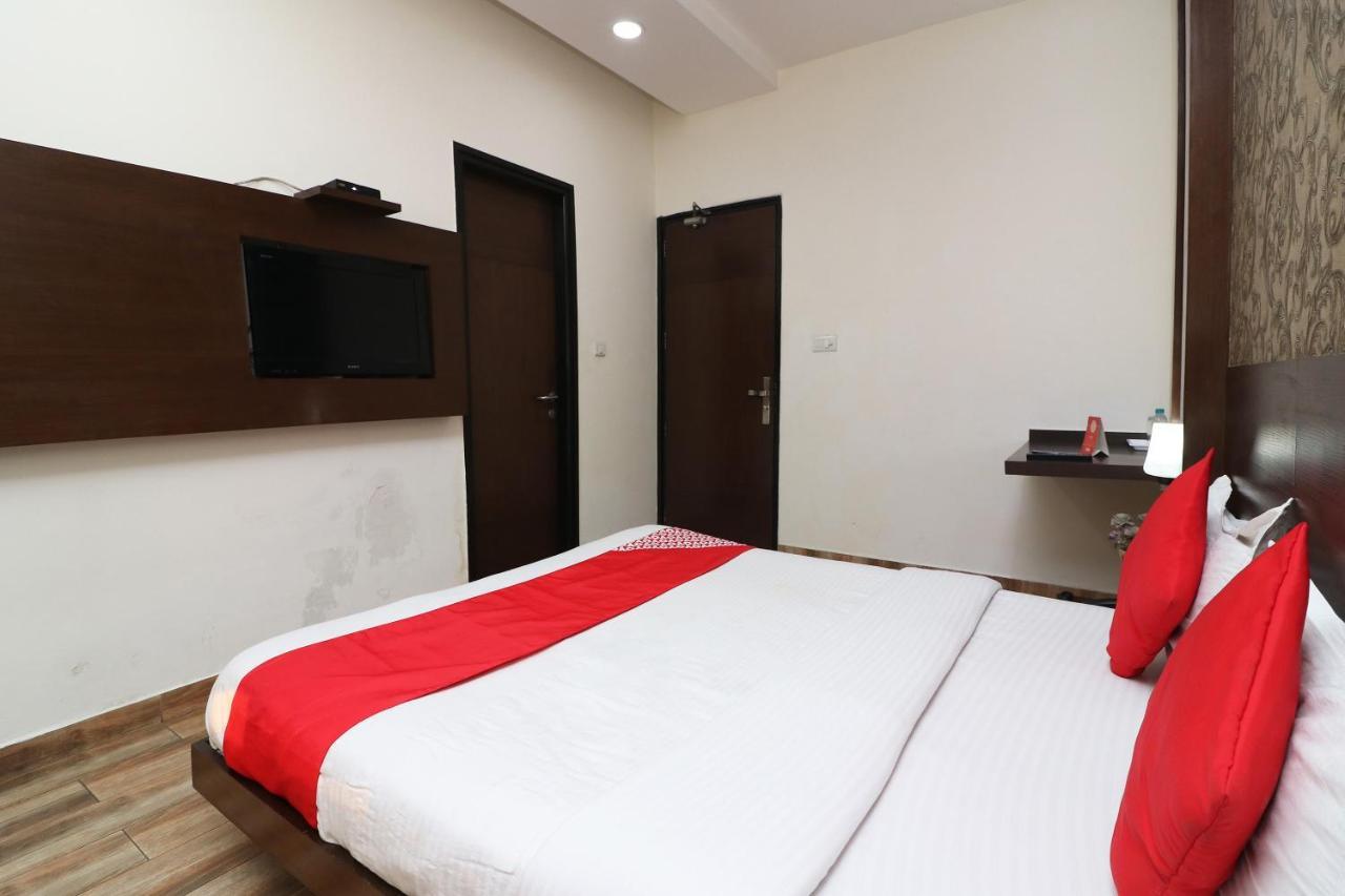 نيودلهي Oyo 18753 Hotel Glance Inn المظهر الخارجي الصورة
