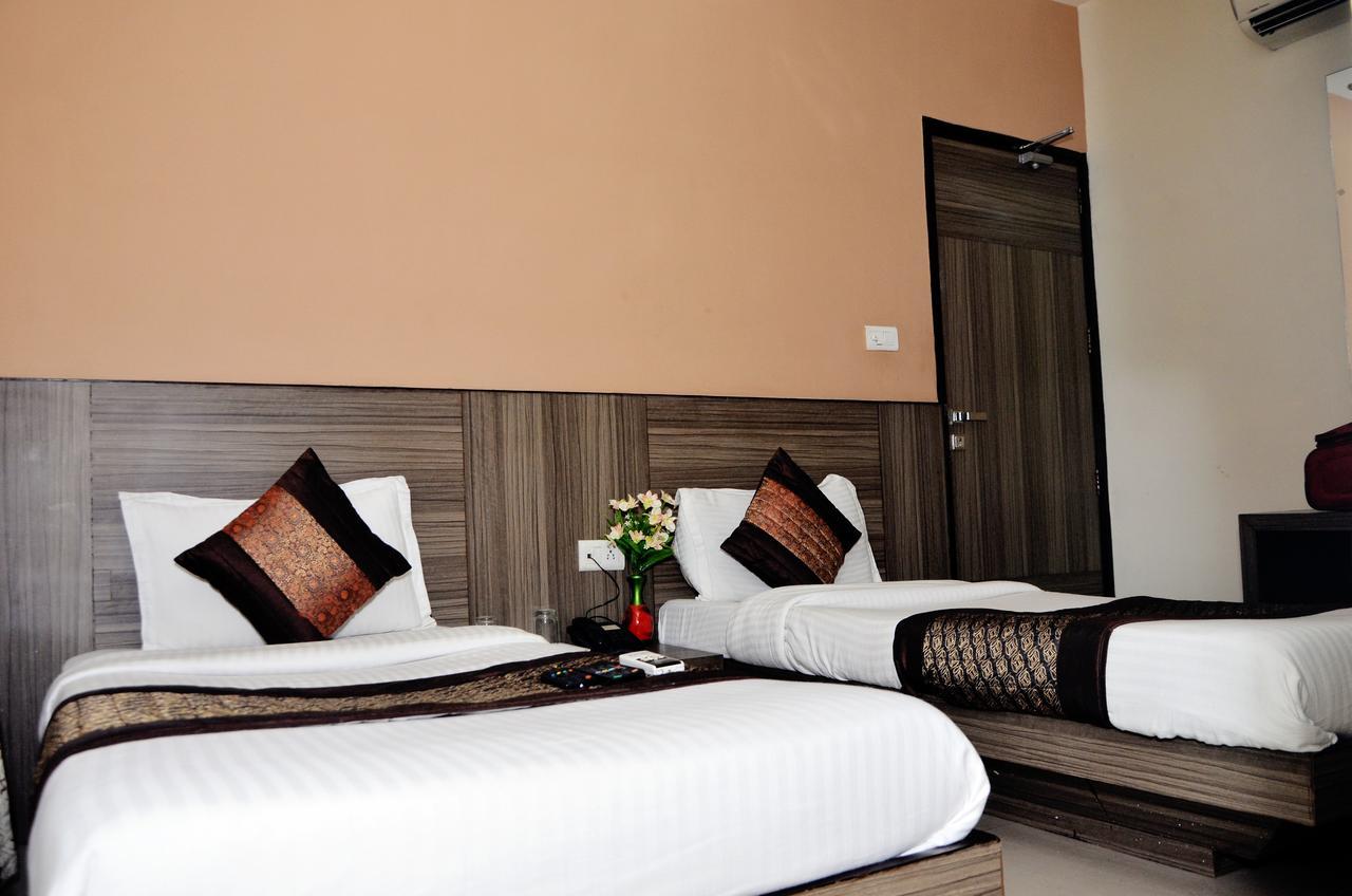 نيودلهي Oyo 18753 Hotel Glance Inn المظهر الخارجي الصورة
