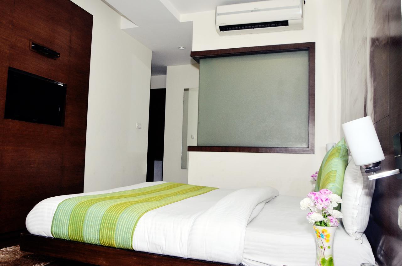 نيودلهي Oyo 18753 Hotel Glance Inn المظهر الخارجي الصورة