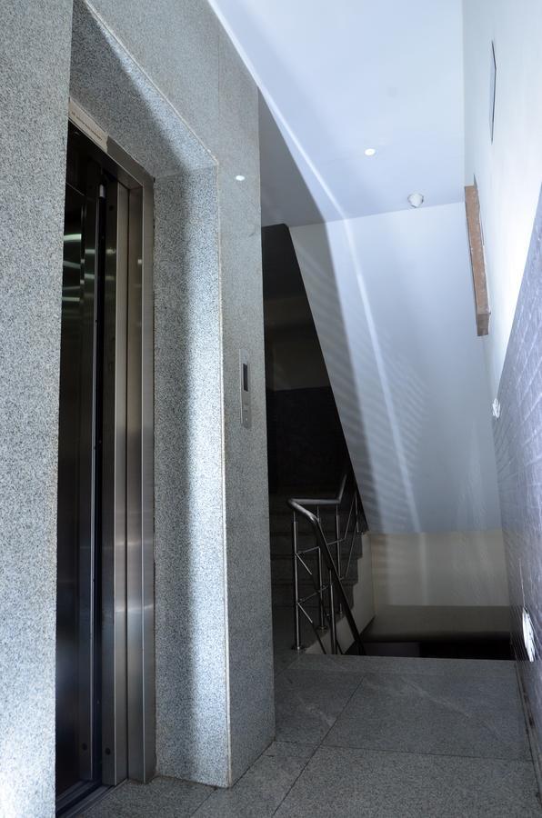 نيودلهي Oyo 18753 Hotel Glance Inn المظهر الخارجي الصورة