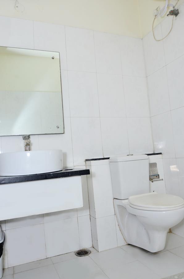 نيودلهي Oyo 18753 Hotel Glance Inn المظهر الخارجي الصورة