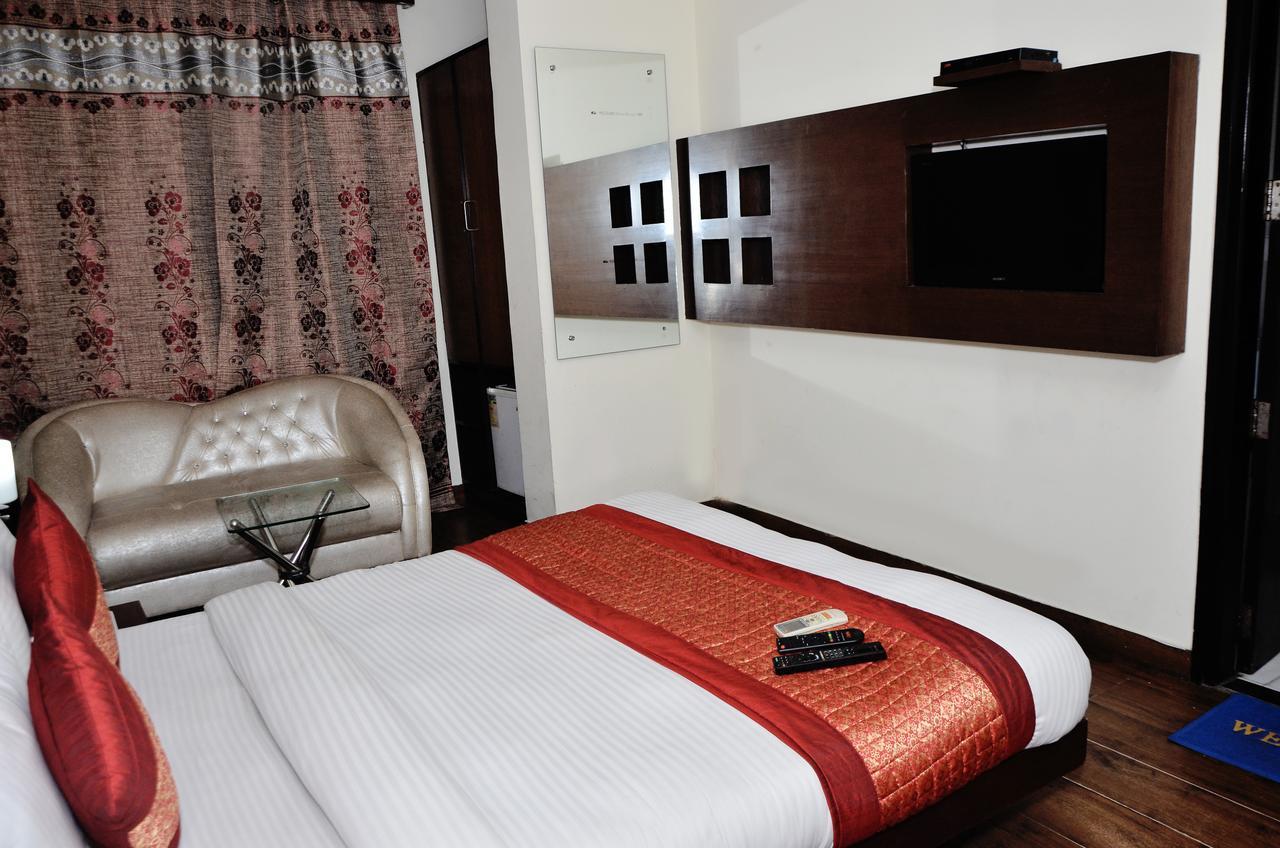 نيودلهي Oyo 18753 Hotel Glance Inn المظهر الخارجي الصورة