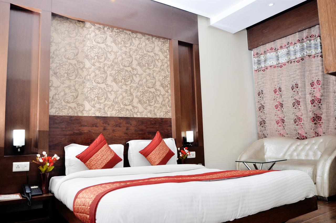 نيودلهي Oyo 18753 Hotel Glance Inn المظهر الخارجي الصورة