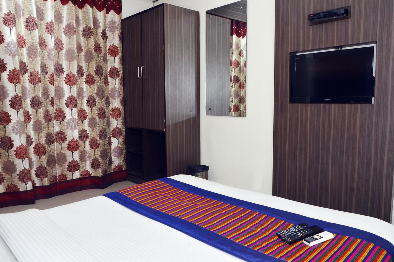 نيودلهي Oyo 18753 Hotel Glance Inn المظهر الخارجي الصورة