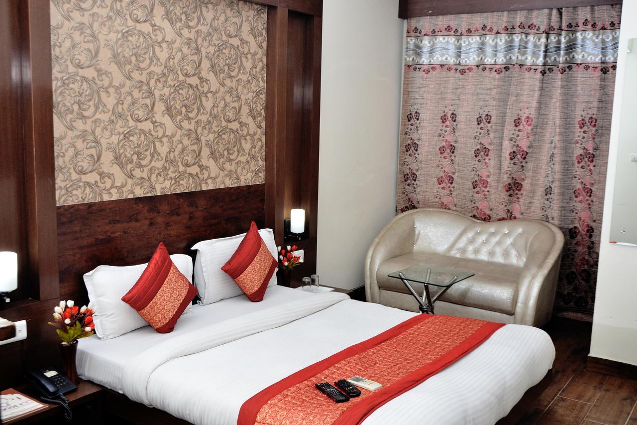 نيودلهي Oyo 18753 Hotel Glance Inn المظهر الخارجي الصورة