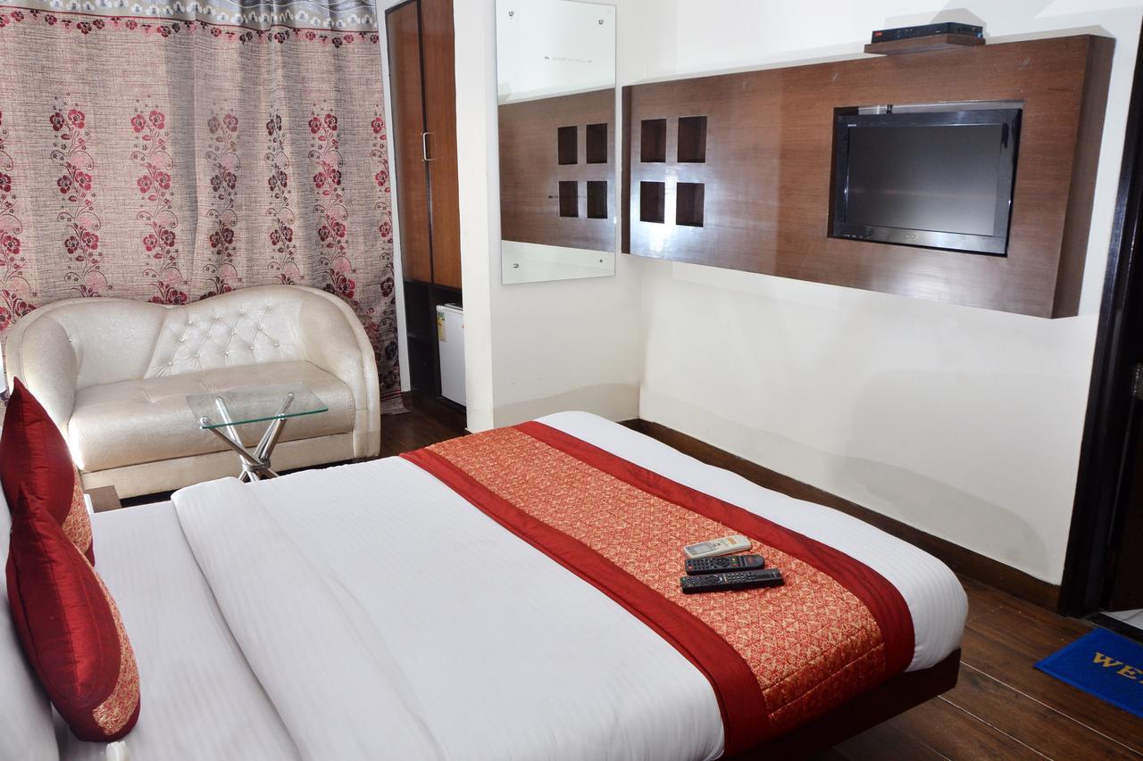 نيودلهي Oyo 18753 Hotel Glance Inn المظهر الخارجي الصورة