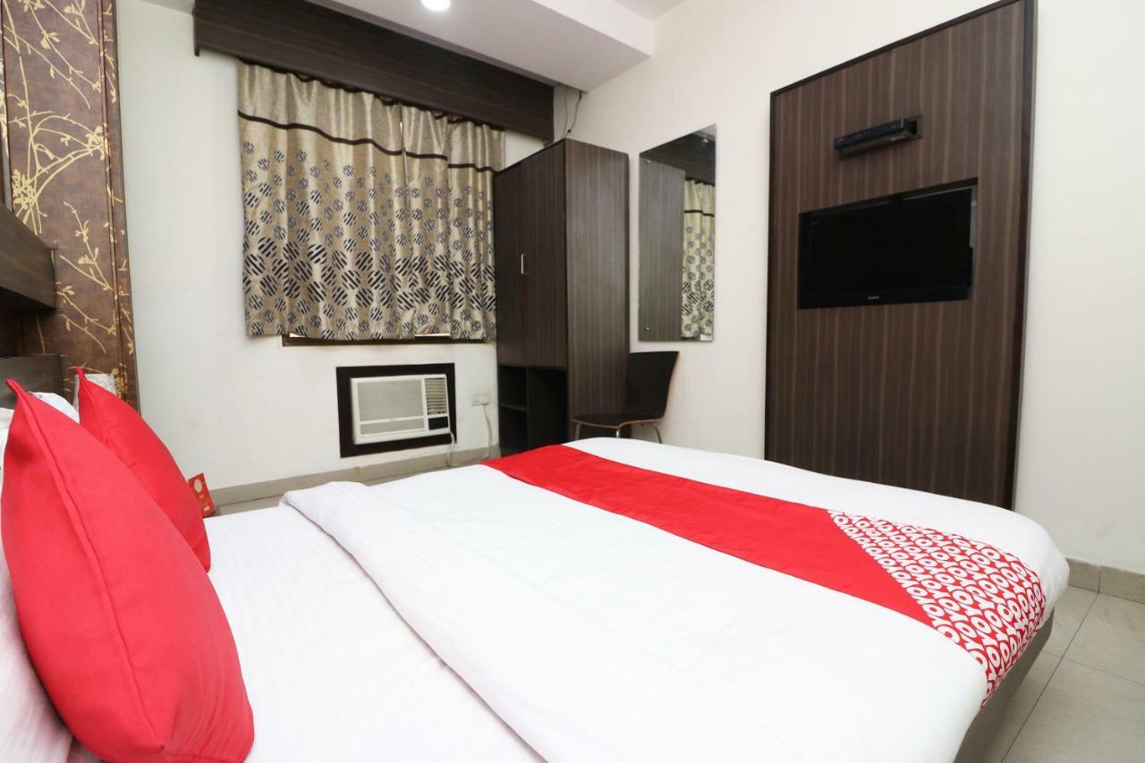 نيودلهي Oyo 18753 Hotel Glance Inn المظهر الخارجي الصورة